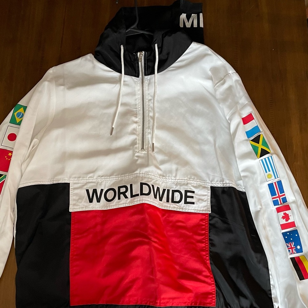 Windbreaker NEW WITHOUT TAGS.